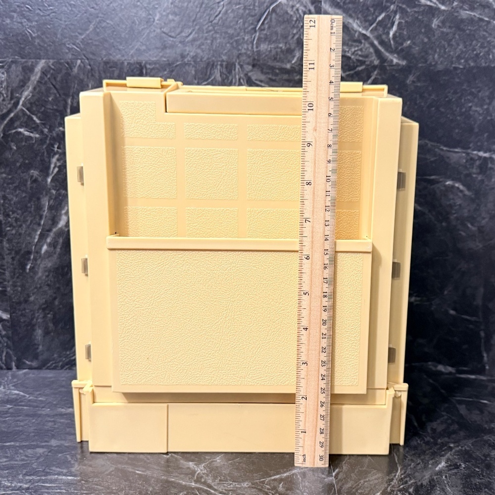 1983 WORLD WIDE MEDIA Folding Plastic Sewing Box w/Thread Spools - Picture 9 of 16
